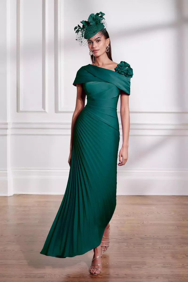lady in the green dress Thomas W. Dewing | a feminine look * Tasteful thigh Was the woman in the